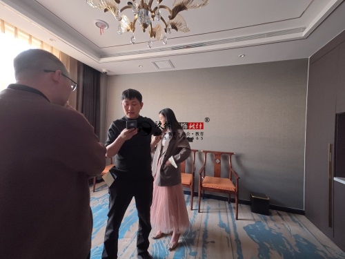 中宁装修公司|中宁幡豪俱乐部设计装修现场量尺